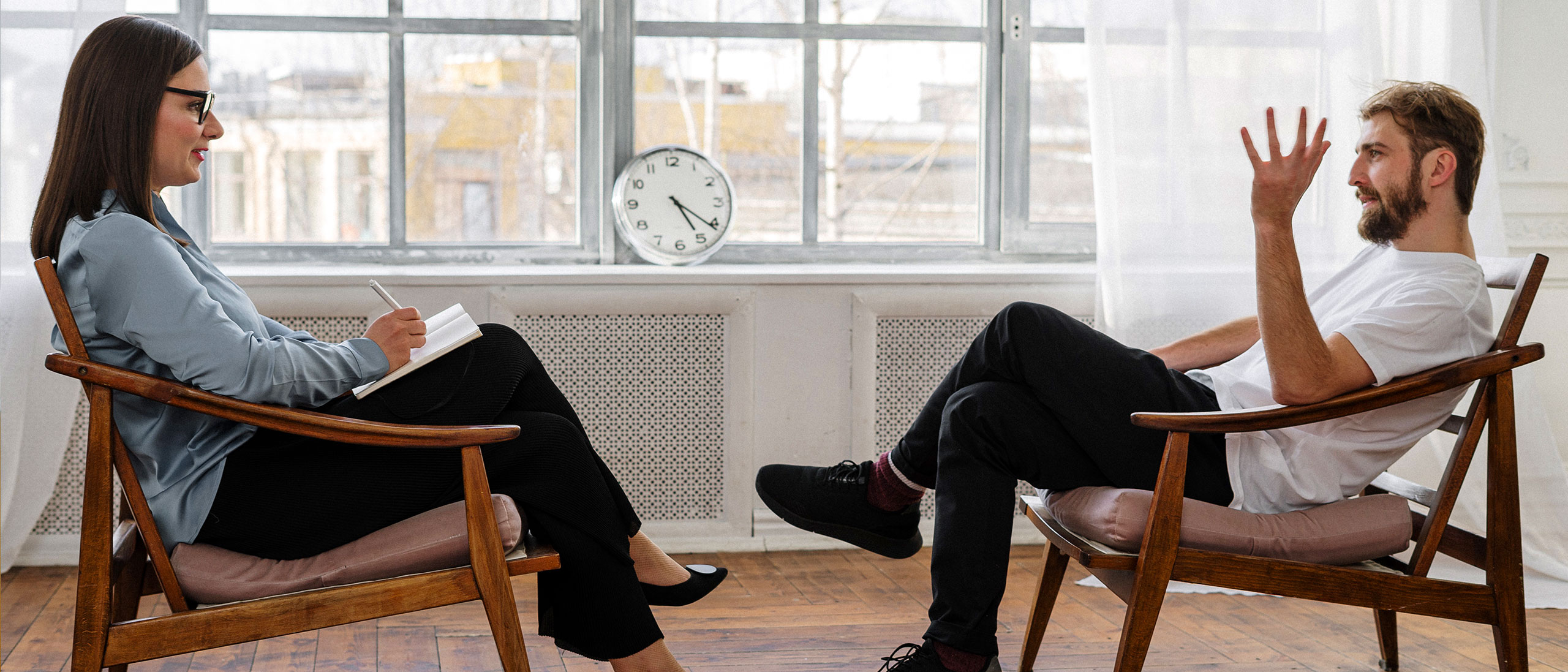 Couple speaking banner-10